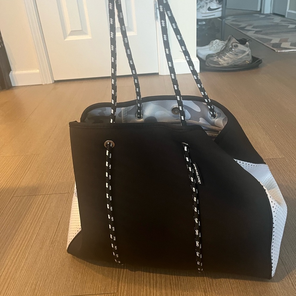 Prenelove Black and White Tote Bag